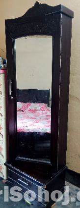 ড্রেসিং টেবিল